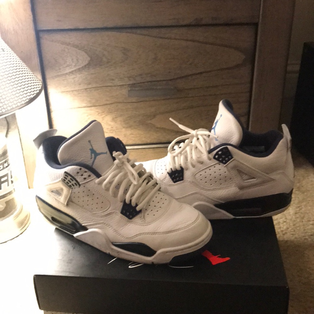 Air Jordan 4 Columbia